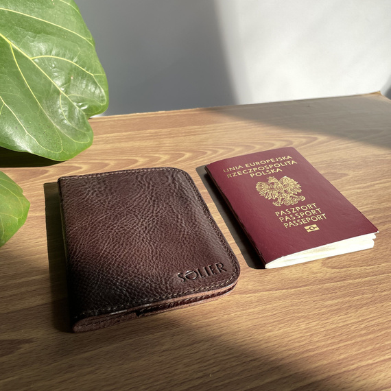 Etui na paszport skórzane Solier SW07A brązowe