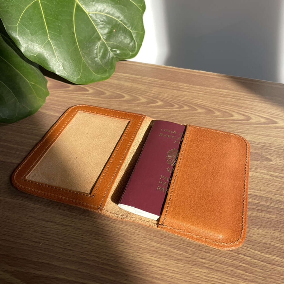 Etui na paszport skórzane Solier SW07A camel
